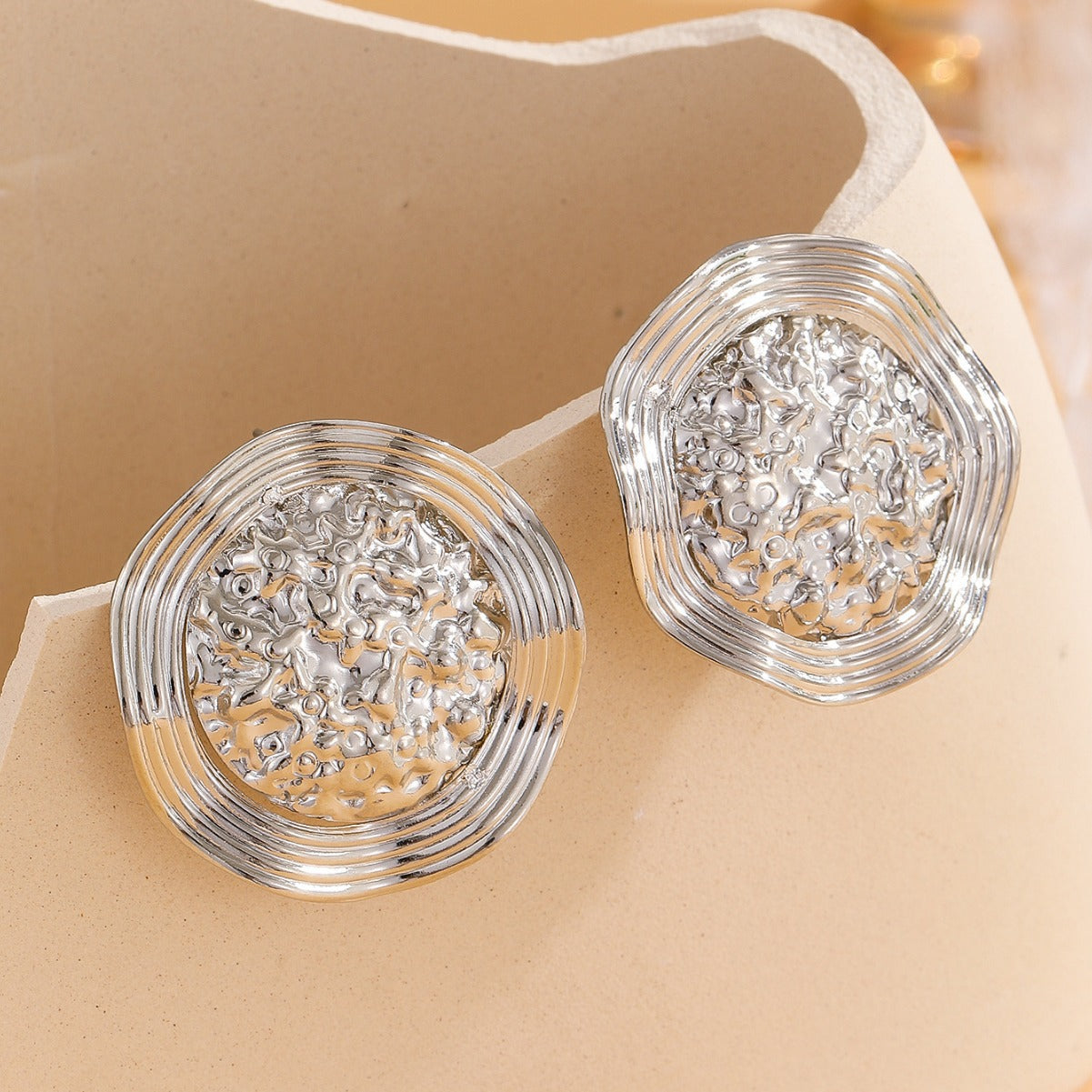 Light Luxury Trend Golden Retro Easy Matching Eardrops Earrings