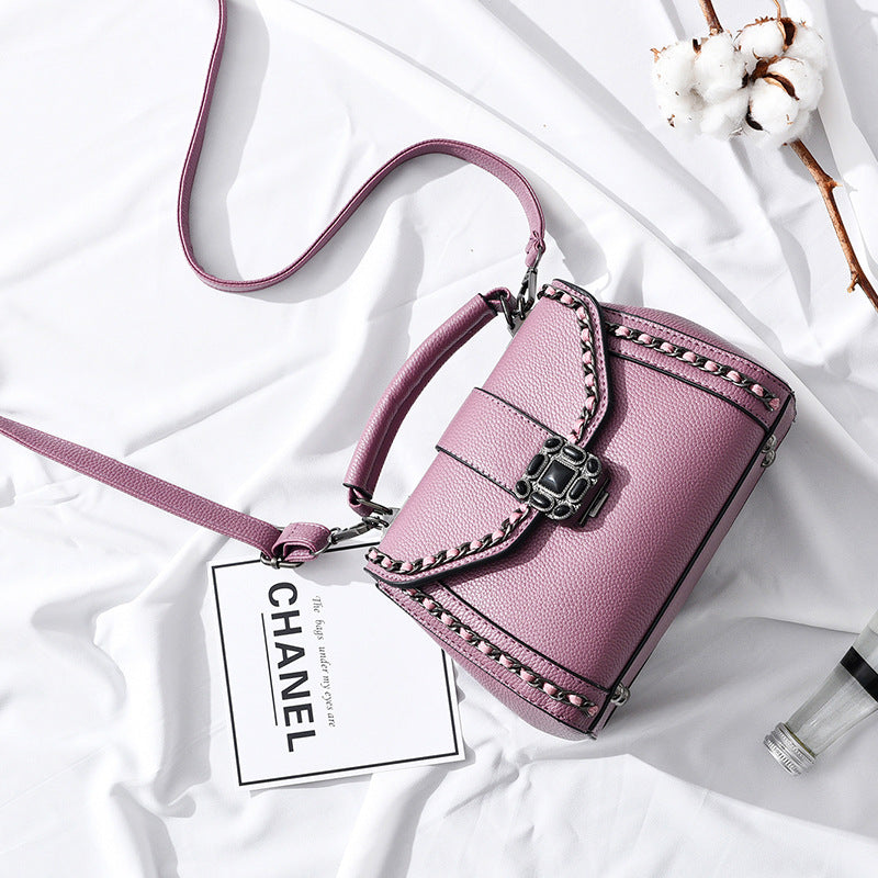 Chain shoulder bag