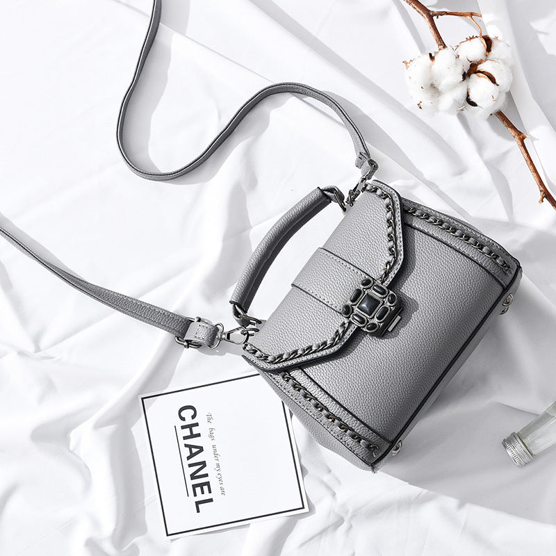 Chain shoulder bag