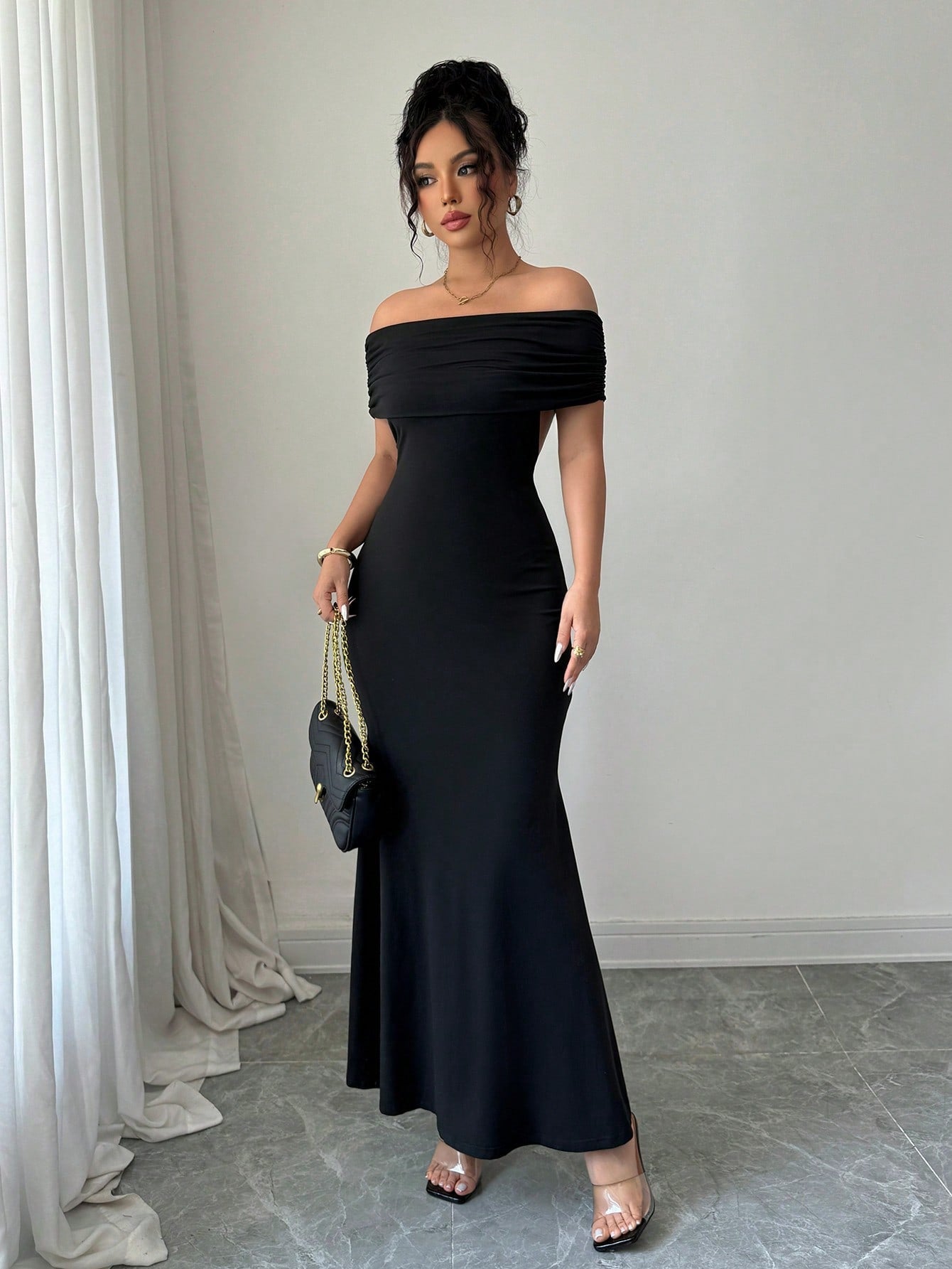 Womens Solid-Color Off-the-Shoulder Bodycon Dress With A Midriff-Baring Design