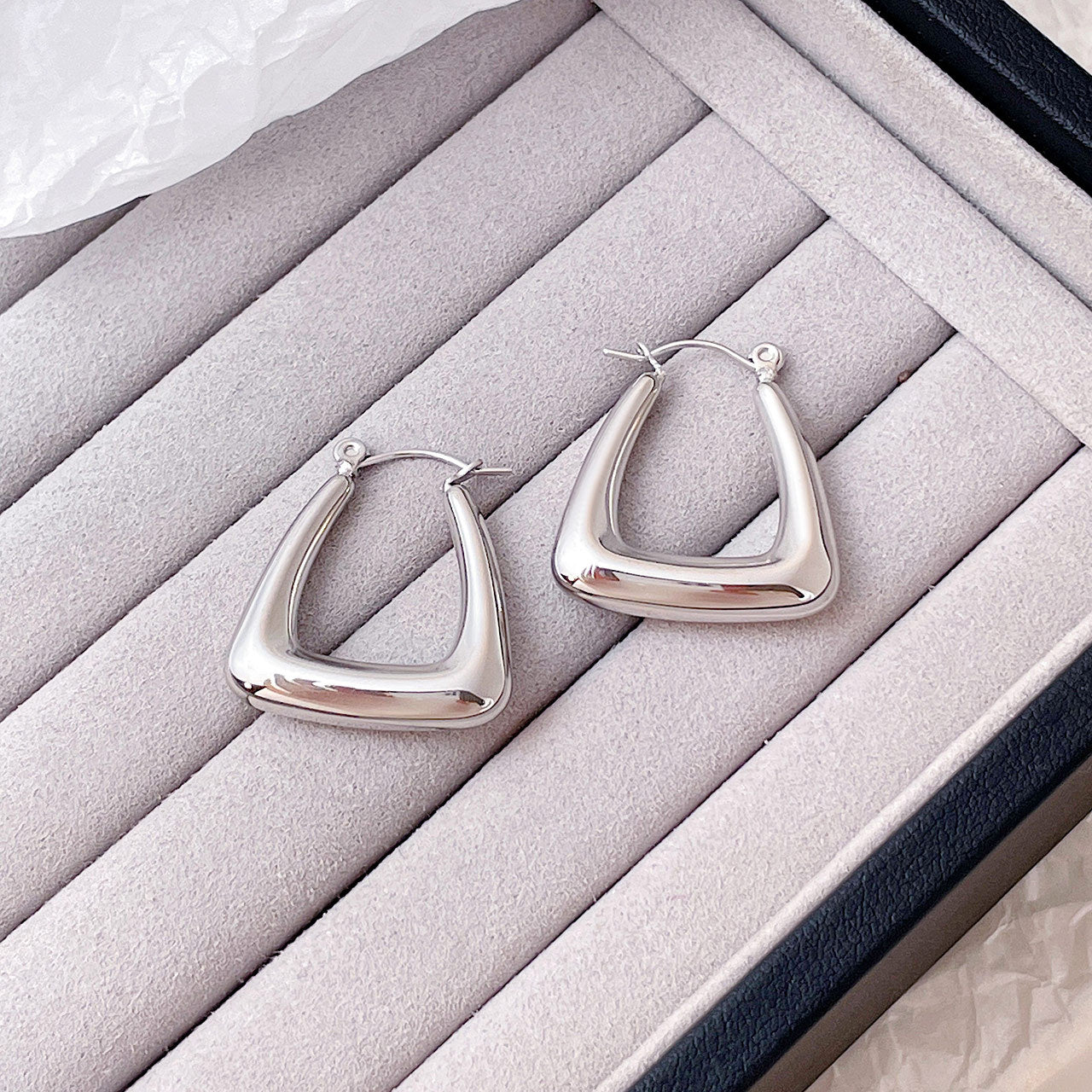 2023 New Europe And The United States INS Fashion Wild U-shaped Hollow Earrings Cold Wind Simple Senior Stainless Steel Earrings Female