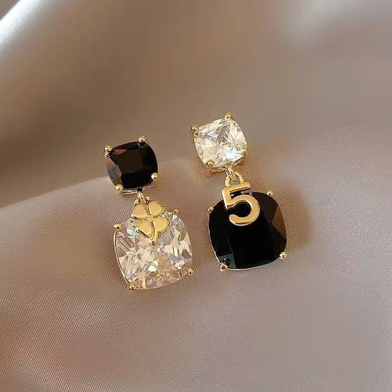 Advanced Sense Temperamental Earrings Retro Stud Earrings